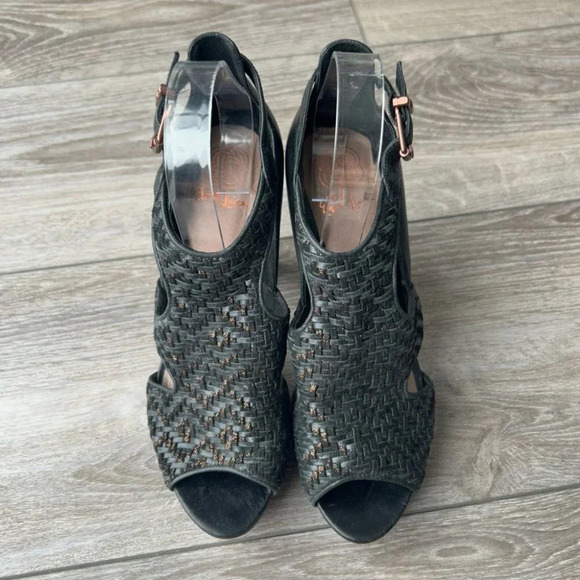 Elliot Lucca Bernadette Woven Leather T-Strap  Heels Size 9 - Picture 3 of 16